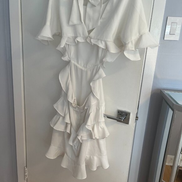 Ruffled elegant flowy white dress - open back - Picture 6 of 7